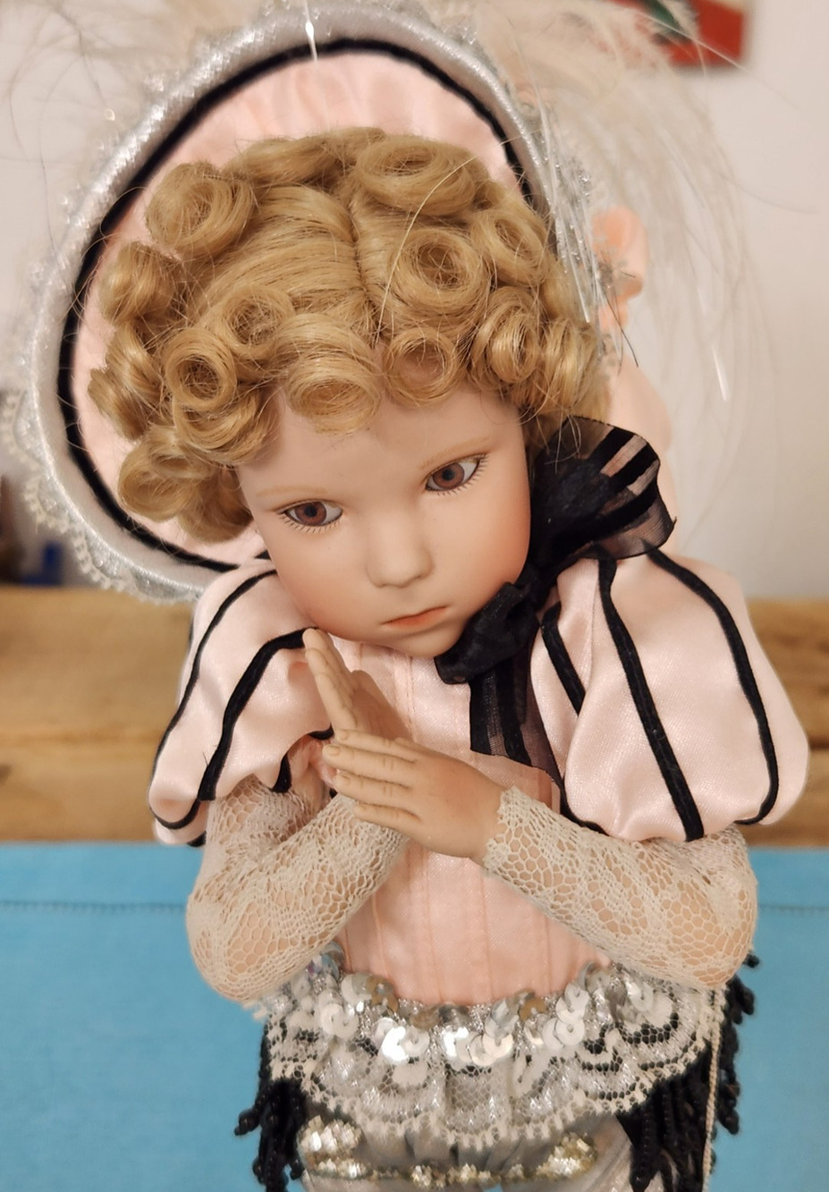 Danbury Mint Shirley Temple Belle Diaperina 13" Porcelain Doll With Stand &Tags